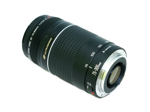Objektiv se zoomem Canon EF f/4-5.6 III 75-300mm USM